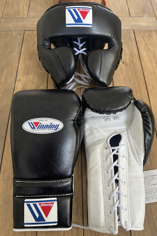 Winning Boxing Gloves Set Black/White Sparring Set