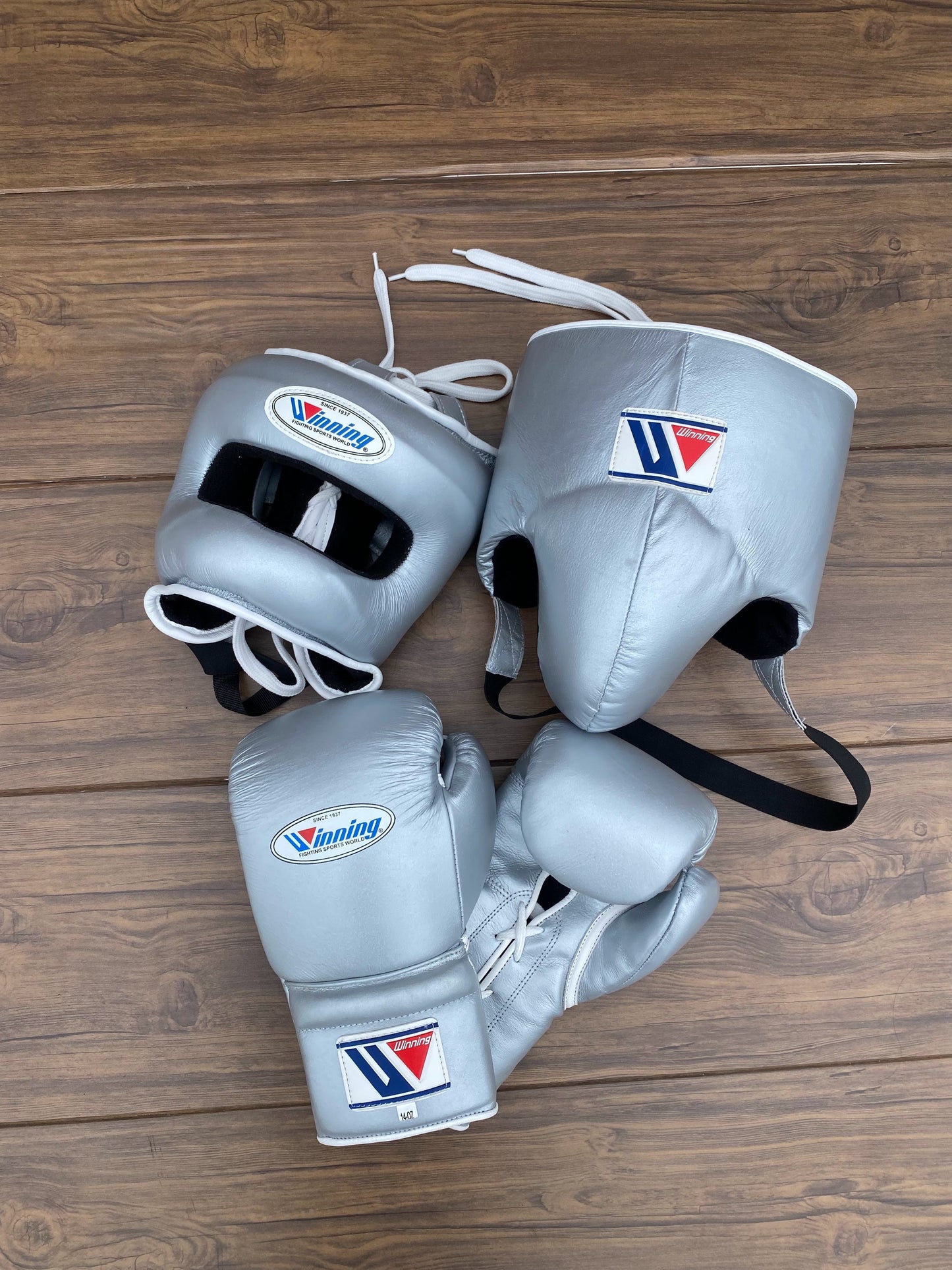 Winning Boxing Gloves Set Silver Sparring Set