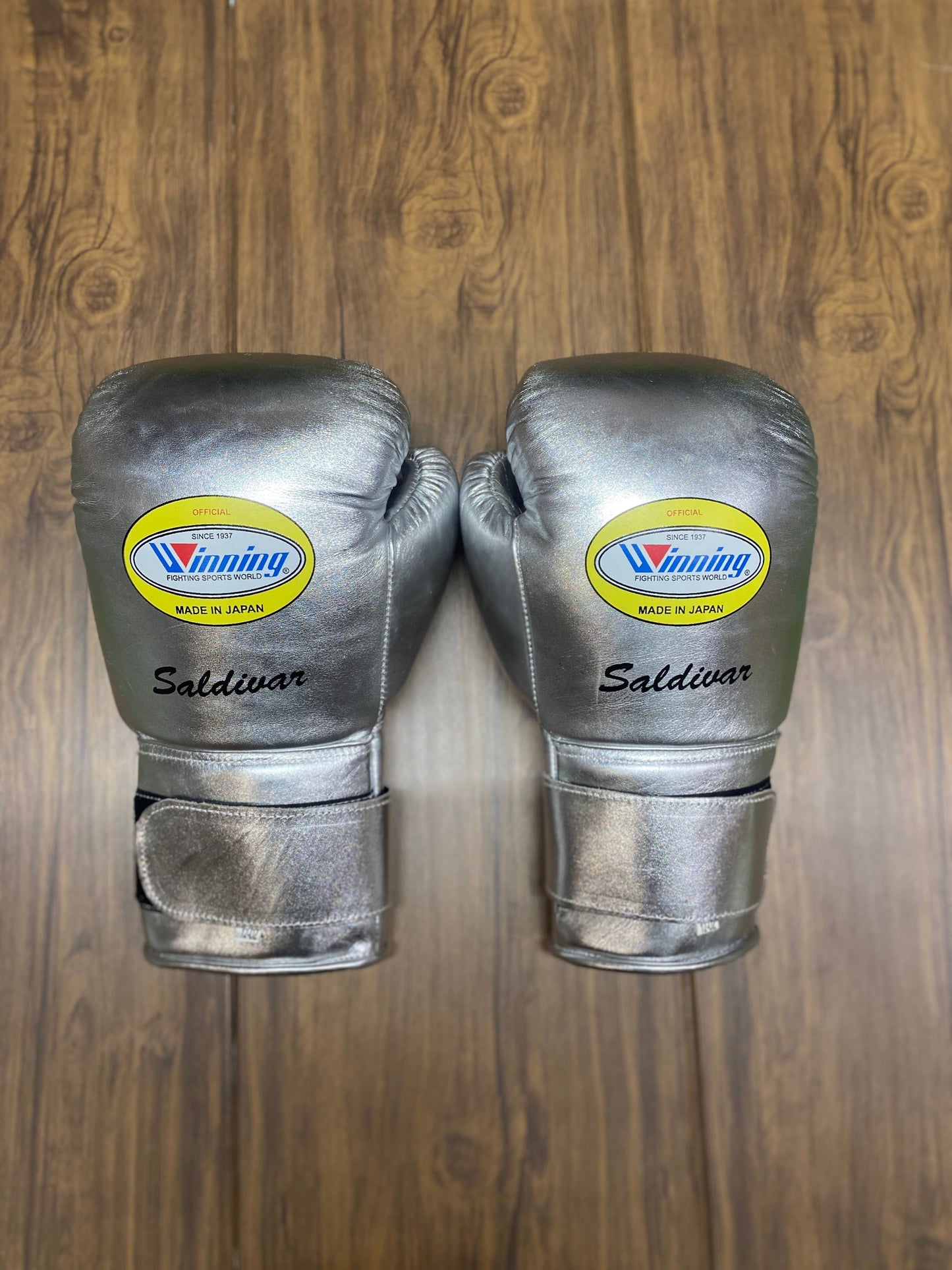 Winning Boxing Gloves Set Silver Complete Set